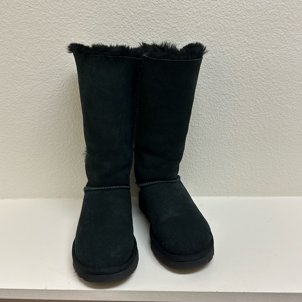 Black tall Ugg boots